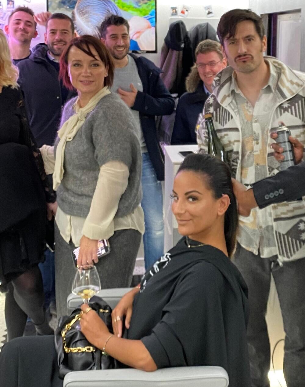 The First Lady — brushing bar for women